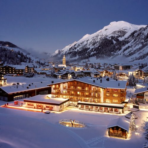 Winterliches Panorama am Hotel Auriga in Lech am Arlberg