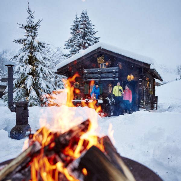 Winterliche Atmosphäre am Hotel Auriga in Lech